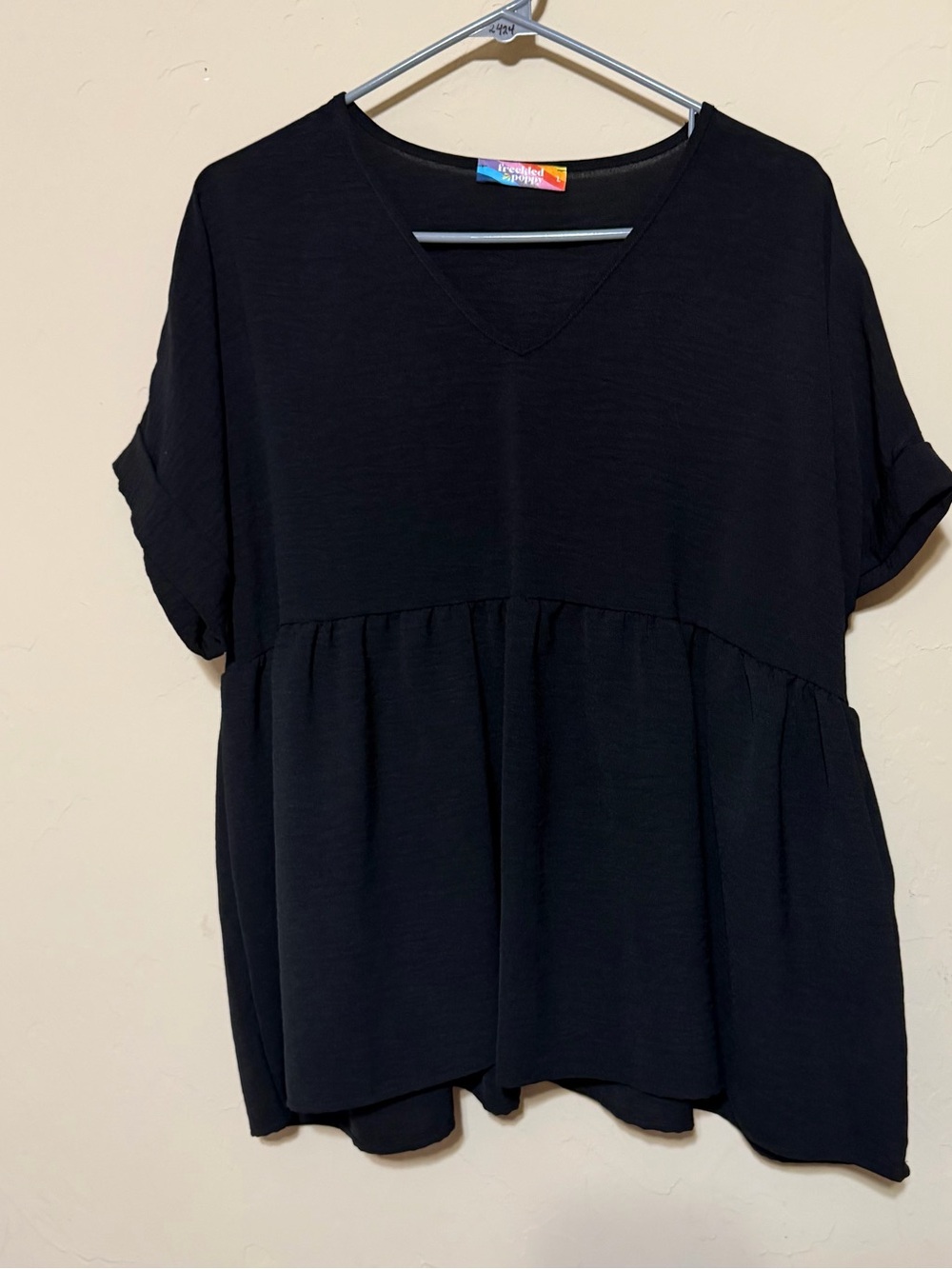 Freckled Poppy Casual V-Neck Peplum Tunic - Black